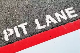 [F1]又能愉快地“聊天”了，F1取消无线电通话禁令！图片
