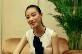 倪妮登杂志封面演绎怪诞风 吊带红裙大秀身姿视频封面