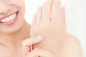 夏天手指老是脱皮该怎么办？图片