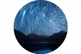 一个高个子的年轻女人，走到我的床边 | 晚安的诗图片