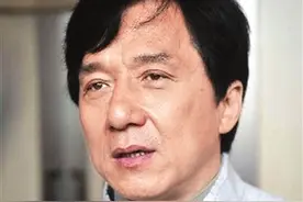基因果然是强大的，成龙私生女和房祖名近照，两个人好像。图片