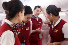 制服之惑：空姐在空中都干些什么？图片