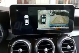 奔驰C级瞬间变大屏+360无缝全景行车记录仪监控，好C配好屏图片