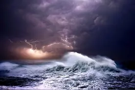 暴风雨来临时壮观场景，画面惊心动魄！图片