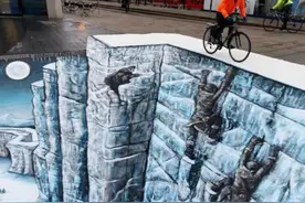 街头3D绘画，吓得行人不敢过马路！图片