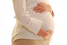 孕期为什么有时候肚子硬邦邦？民间说肚子硬生女宝，是真的么？图片