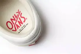突袭！ONLY NY x VANS 系列从 Logo 开始就不一般。图片