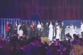 范冰冰李冰冰各自都做了这件事芭莎明星慈善夜C位咋回事视频封面
