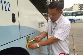 大客车遇险？自贡老司机教你 这些地方可以救命图片