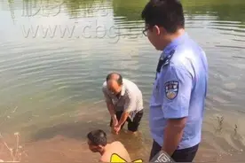 26岁男子吵架全裸跳河 被戳痛处后以死逼迫表弟道歉图片