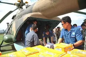 解放军和武警部队继续奋战多地完成防汛抗洪抢险救灾任务图片