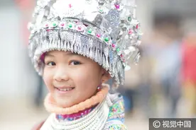 看不见你的笑我怎么睡得着~ 看苗族少女笑颜似花~图片