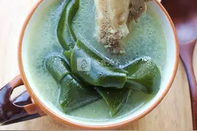 海带结大骨汤图片