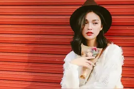 时尚宠儿 显瘦针织衫百变穿搭图片
