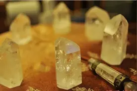 水晶疗法——与人体七轮的关系图片