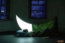 拥有私人月亮的摄影师图片