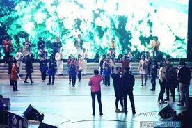 西宁广播电视台第三届少儿春晚首场彩排紧张进行中图片