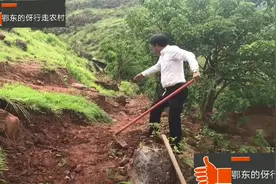 男神王子清董事长在扶贫山路上，万能的男神啥都会做！瞧在修路视频封面