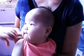 几个月大宝宝打针，反应出乎意料，太逗了！图片