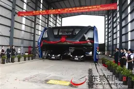 黑科技“空中巴士”上路试跑 巴铁负责人：不影响交通图片