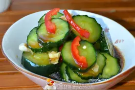 夏日的开胃小凉菜-凉拌脆黄瓜图片
