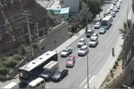 维修路面 九州大道大堵车图片