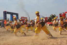 傣族象脚鼓舞 男人跳出来的壮丽舞蹈图片