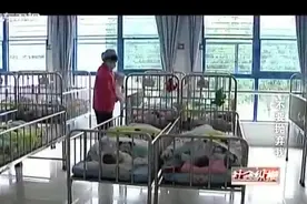 因患先天病，亲生父亲将孩子送到福利院，院长称已经超负荷在运作视频封面