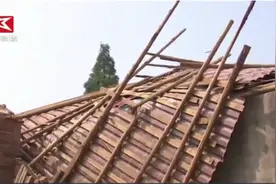 长沙天心区遭狂风暴雨肆虐 多栋居民房屋受损图片