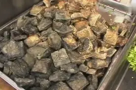 长沙特色小吃臭豆腐，小贩这广告打得不错，麻溜的顺口图片
