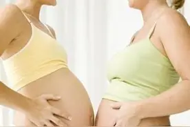 我和婆婆同时怀二胎，婆婆让我打掉孩子伺候她，老公竟然高兴坏了图片
