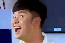 朋友中暑昏迷，醒后大家一起恶搞他，哭着对他说：你快要死了！图片