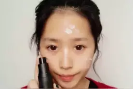 粉底液、隔离霜、遮瑕膏、蜜粉等，一系列的化妆单品究竟要怎么用图片