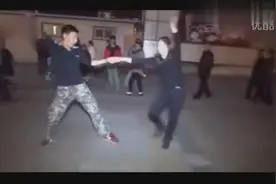 两段男女激情广场舞，歌美舞姿也美！图片