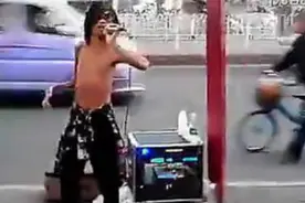 残疾流浪歌手阿龙演唱《车站》总是让人感动泪下，听不够的好声音视频封面