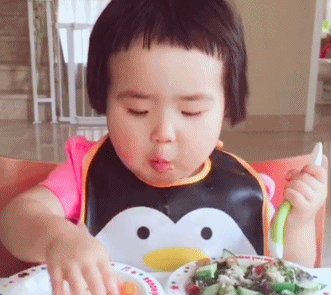 女版宋民国，看19个月大“小吃货”小蛮吃饭，我可以看一整天！图片
