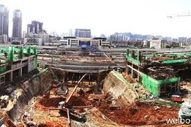 柳州火车站西站房年底迎客图片