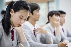科二候场时，请对号入座！图片