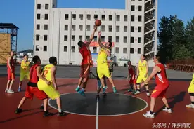 萍乡支队与萍安钢公司开展“八一”警民共建篮球联谊比赛图片