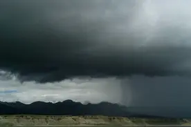 近期多雷暴天气 钓友出钓能忍则忍图片