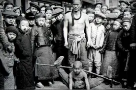 民国时期在街头卖艺的人，竟然这么牛图片