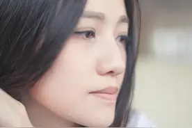 留在眼里的一滴泪图片