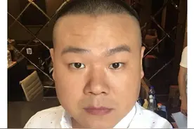 岳云鹏发自拍，网友主动为其修图、画面太美我不敢看！图片