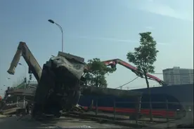 水泥泵车的销魂浇灌姿势，你是哪里毕业的图片