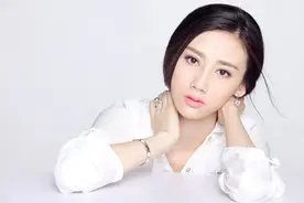 时尚靓丽的她在《平凡的世界》中表演自然，敬业态度令人敬佩图片
