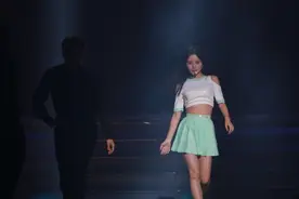 "千年美女" ﻿鞠婧，以23万票摘得SNH48总决选桂冠！图片