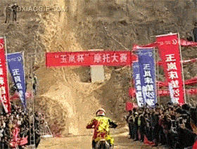 就在她回头的那一刻，我的天啊！图片