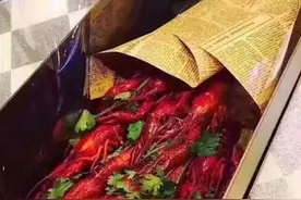 搞笑精选：男票情人节送我的礼物，真把我当吃货了图片