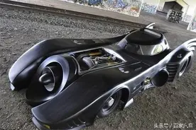 小丑也有了专属霸气座驾，这是要跟蝙蝠侠玩飚车么？图片
