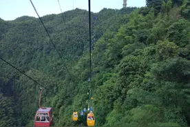 萌妹子去游玩忘了给手机充电，结果一脸懵逼了！图片